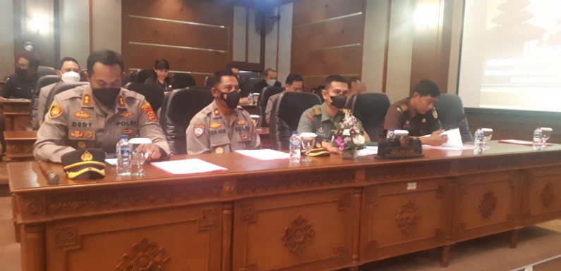 Kapolres AKBP Leo Dedy Defretes Hadiri Sidang Paripurna DPRD Badung.