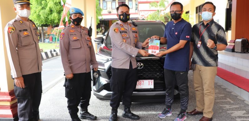 Polres Buleleng Terima Dua Unit Mobil dari Pemda Buleleng.