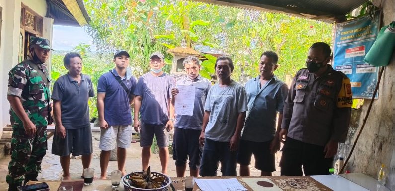 Bhabinkamtibmas Desa Panji Selesaikan Perkelahian Dengan Sipandu Beradat.