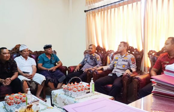Ciptakan Situasi Kondusif, Kapolsek Kuta Silaturahmi Kamtibmas Bersama Lurah Seminyak Dan Tokoh Masyarakat.