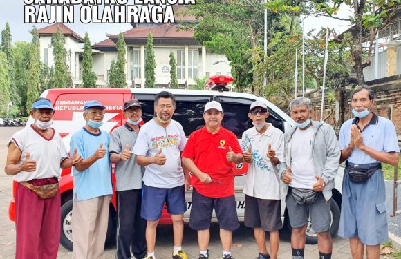 Dokter Bagus Darmayasa Olah Raga Bersama Dengan Sahabat Lansia.