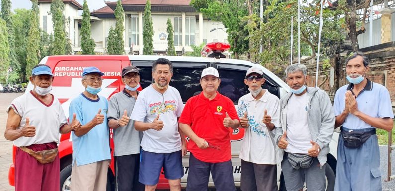 Dokter Bagus Darmayasa Olah Raga Bersama Dengan Sahabat Lansia.