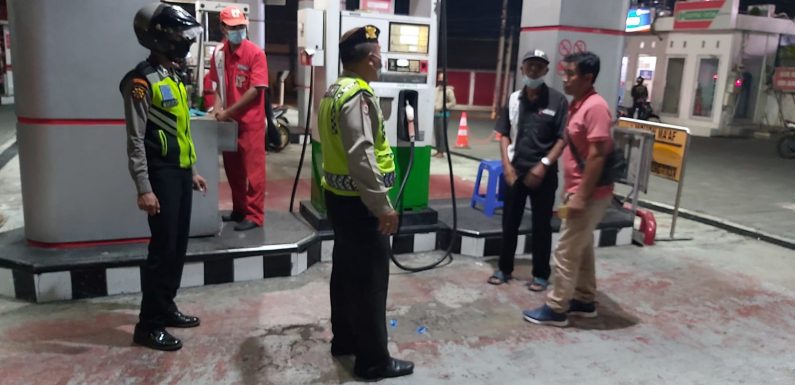 Pastikan SPBU Aman Unit Samapta Polsek Kuta Utara Lakukan Patroli.