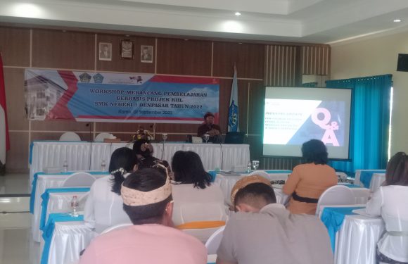 Tingkatkan SDM, SMKN 3 Denpasar Gelar Workshop Pembelajaran Berbasisis Projek Riil.