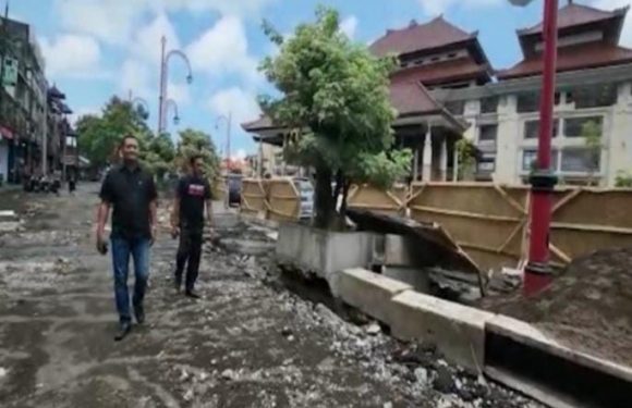 Kurangnya pengawasan Dinas PUPR Bupati Semprot Kontraktor Proyek Taman Depan PRG.