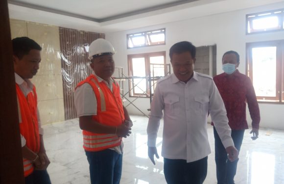 Bupati Bangli Harapkan Pembangunan Gedung DPRD Bangli Rampung Awal Desember 2022.