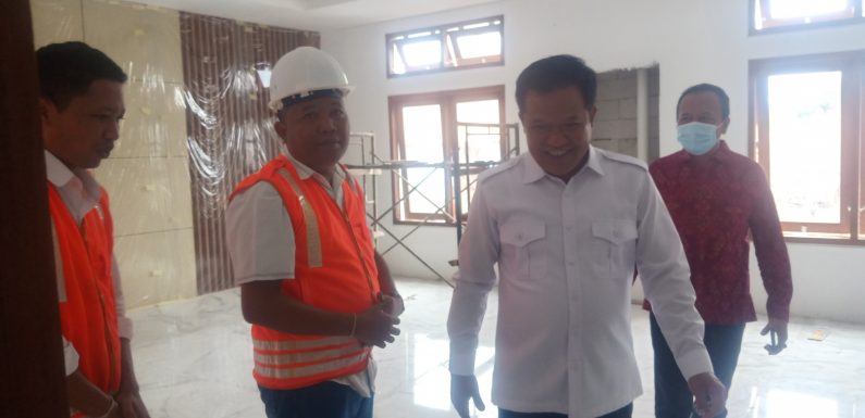 Bupati Bangli Harapkan Pembangunan Gedung DPRD Bangli Rampung Awal Desember 2022.