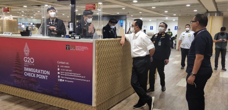 MENTERI PERHUBUNGAN BERIKAN APRESIASI KINERJA IMIGRASI DALAM PELAYANAN DELEGASI G20.