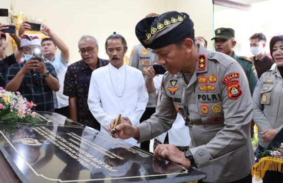 Kapolda Bali Resmikan Polsek Busungbiu Dan Pos Polisi Lovina, Dirangkaikan Dengan Pemberian Sembako.