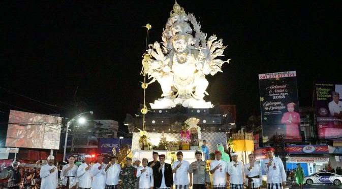 Bupati Tabanan, Resmikan Patung Wisnu Murti di Catus Pata Kediri.