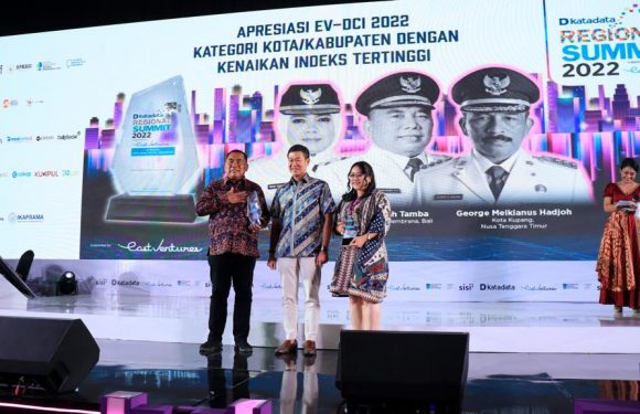 Indeks Daya Saing Digital Tertinggi di Bali-Nusra, Bupati Tamba Diganjar Penghargaan EV-DCI.