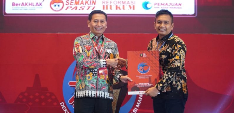 Pemkab Jembrana Raih Penghargaan Sebagai Kabupaten Peduli HAM.