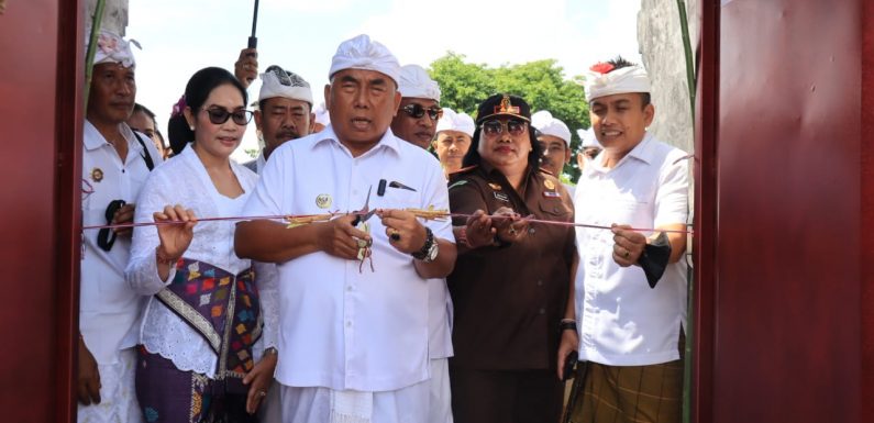 Rampung direhab, Pura Jagatnata Jembrana Dipelaspas.