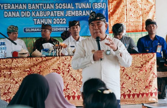 Pemkab  Jembrana Salurkan BLT Dana Intensif Daerah Tahun Anggaran 2022 sebanyak  1800 Orang