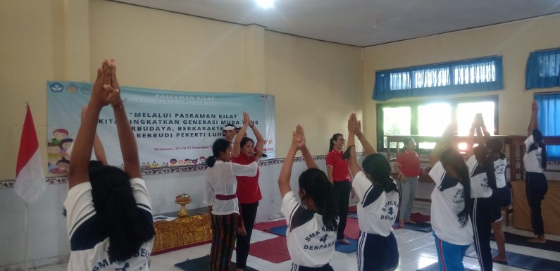 Kegiatan Pasraman Kilat Yang diGelar SMKN 4 Denpasar di Harapkan Dapat Meningkatkan Generasi Muda Yang Berbudaya, Berkarakter dan Berbudi Luhur.