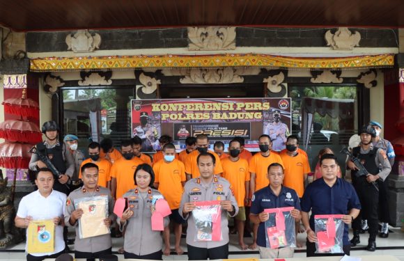 Kapolres Badung Pimpin Konferensi Pers Akhir Bulan.