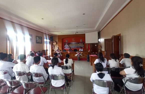 Program “Jumat Curhat” Polsek Petang Sasar Kantor Desa Pelaga.