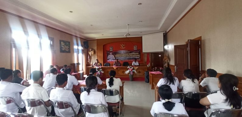 Program “Jumat Curhat” Polsek Petang Sasar Kantor Desa Pelaga.