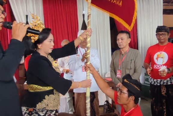 Ketua Umum Lantik Pengurus DPW Sobat Ganjar Nusantara Jaya Provinsi Bali dan DPD SOGAN Kabupaten se – Bali.