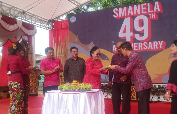 Sukseskan Kurikulum Merdeka Belajar Melalui Kreativitas Seni Pada Momen HUT ke 49 SMA 5 Denpasar.