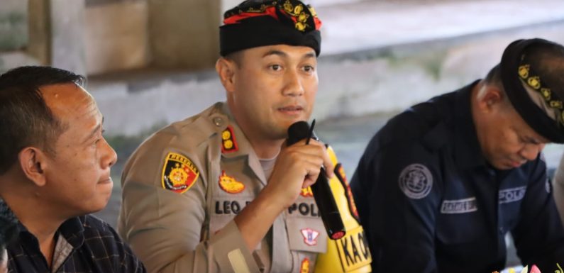 Kapolres Badung Jumat Curhat di Obyek Wisata Taman Ayun.