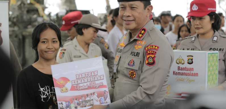 Kapolda Bali Serahkan Puluhan Sembako Dan Peletakan Batu Pertama Pembangunan Gereja.