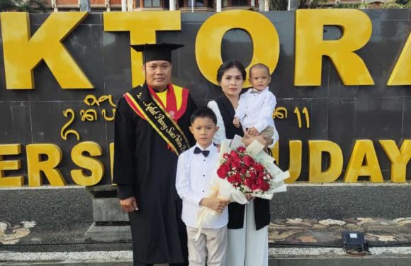 Personil Polda Bali Peraih Gelar Doktor Dengan Predikat Cumlaude Di Wisuda.