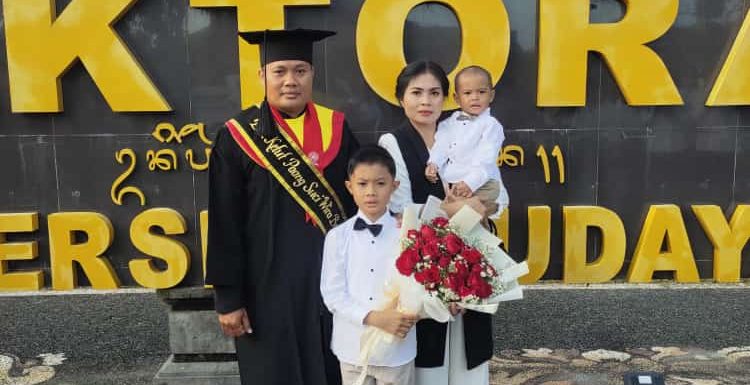 Personil Polda Bali Peraih Gelar Doktor Dengan Predikat Cumlaude Di Wisuda.