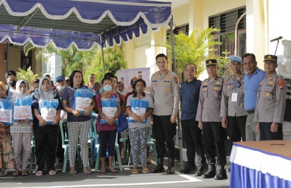 Ratusan Kantong Beras Dibagikan Kapolres Buleleng.