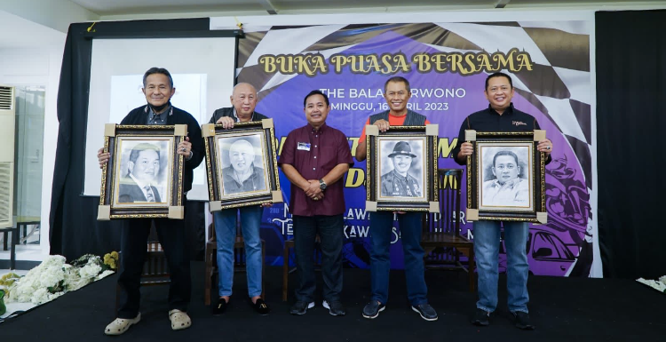 Dokter Bagus Darmayasa Hadiri Bukber  Komunitas Pembalap 3 Djaman di The Balai Sarwono Jakarta Selatan.