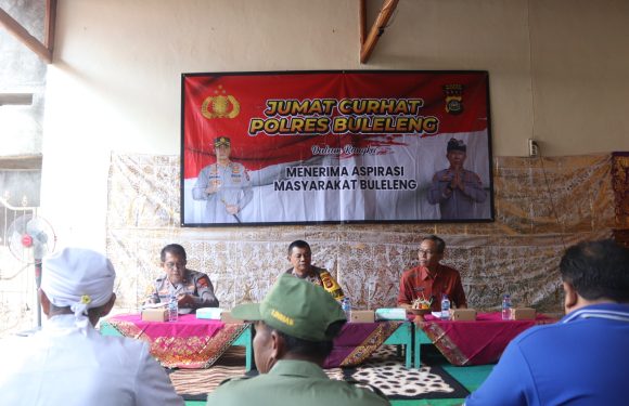 Masyarakat Curhat,Tumpukan Rongsokan Penuhi Trotoar, Sudah Ditegur Tetap Membandel.