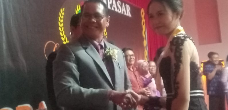 Kepala Sekolah SMA PGRI 2 Denpasar Melepas 147 Siswa Kelas XII Bertempat di Hotel Grand Santhi Denpasar.