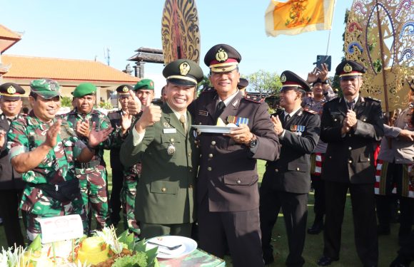 Peringati Hari Bhayangkara Ke-77, Polres Buleleng Persembahkan Tari Kolosal.