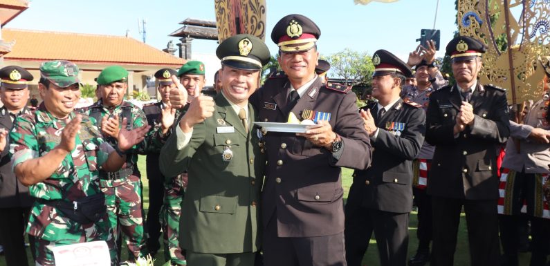 Peringati Hari Bhayangkara Ke-77, Polres Buleleng Persembahkan Tari Kolosal.