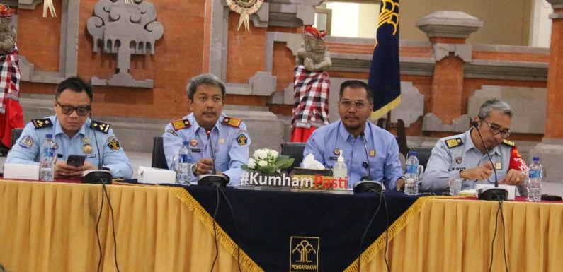 PIMPIN RAPAT EVALUASI CAPAIAN KINERJA SEMESTER I TAHUN 2023, KAKANWIL KEMENKUMHAM BALI APRESIASI KINERJA UPT KEMENKUMHAM BALI.