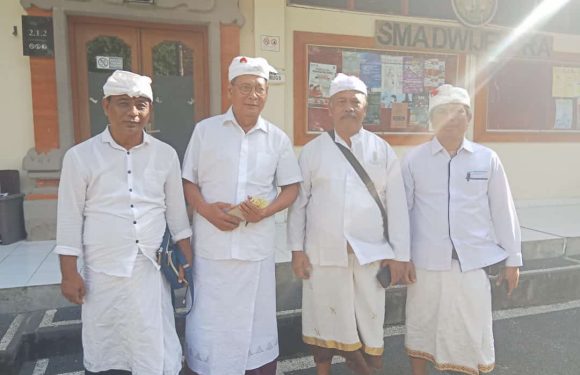 Ratusan Siswa Baru di Lingkungan Yayasan Dwijendra Denpasar Melaksanakan Upacara Pawintenan
