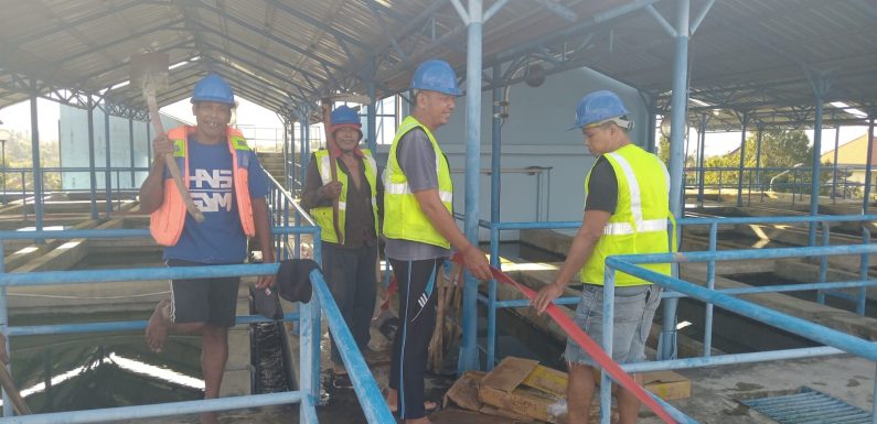 Tingkatkan Kualitas Air, PDAM Kota Denpasar Bersihkan Bak Fulsator IPA Belusung.