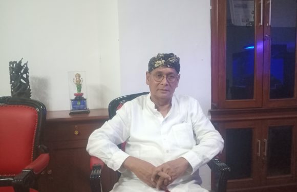 Dr. I Ketut Wirawan. SH. M.Hum Sampaikan, Persembahyangan adalah Menyeimbangkan Pikiran  Kita Antara sepiritual Maupun Duniawi.