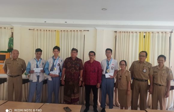 3 Orang Siswa SMA Negeri 4 Denpasar Sukses Meraih Medali Emas Dalam Olimpiade Sains Nasional di Bogor.