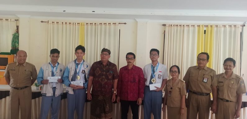 3 Orang Siswa SMA Negeri 4 Denpasar Sukses Meraih Medali Emas Dalam Olimpiade Sains Nasional di Bogor.