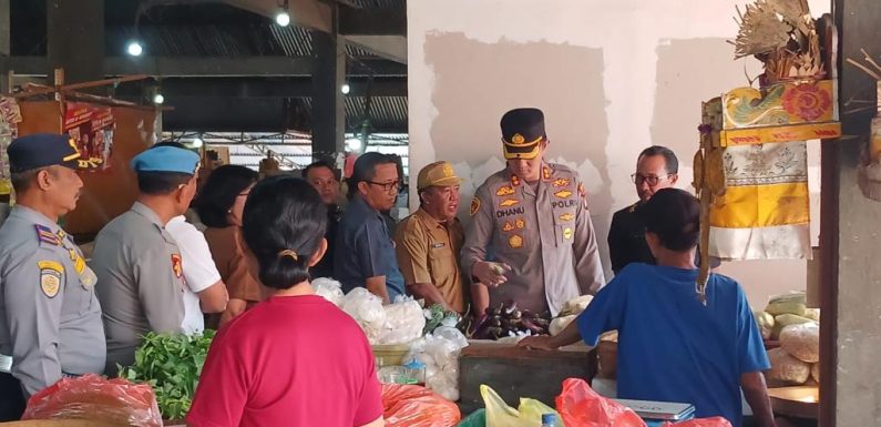 Kapolres Buleleng Bersama Team Satgas Pangan Kabupaten Buleleng Memantau Ketersediaan Dan Harga Pangan.