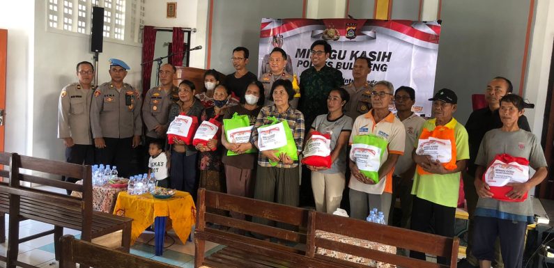 Kegiatan “Minggu Kasih” Polres Buleleng Berikan Tali Kasih di Gereja Imannuel Desa Sangsit.
