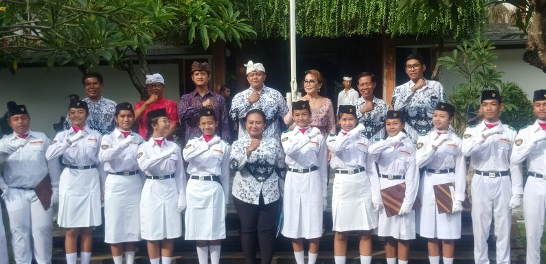 Pada Perayaan Hari Guru Nasional 2023 dan HUT PGRI ke 78 Yayasan Dwijendra Denpasar Berikan Penghargaan Kepada Para Guru Yang Berprestasi.