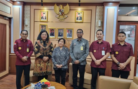 Pastikan Masyarakat Peroleh Layanan Terbaik, Kakanwil Kemenkumham Bali Bersama Stafsus Menkumham Kunjungi Imigrasi Ngurah Rai.