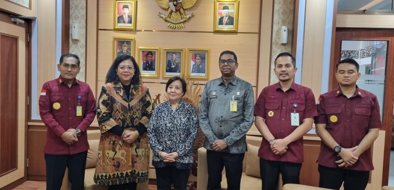 Pastikan Masyarakat Peroleh Layanan Terbaik, Kakanwil Kemenkumham Bali Bersama Stafsus Menkumham Kunjungi Imigrasi Ngurah Rai.