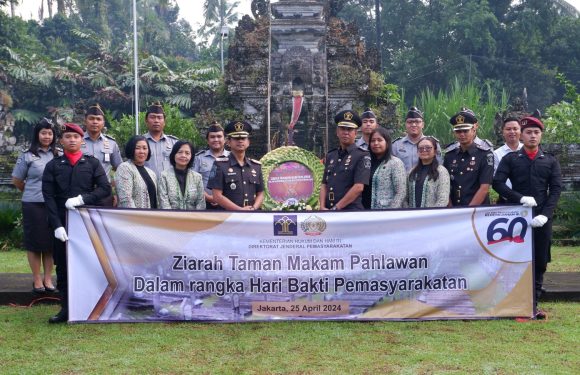 Mengenang Jasa Para Pahlawan, Rutan Bangli Laksanakan Ziarah dan Tabur Bunga di Taman Makam Pahlawan Panglipuran.