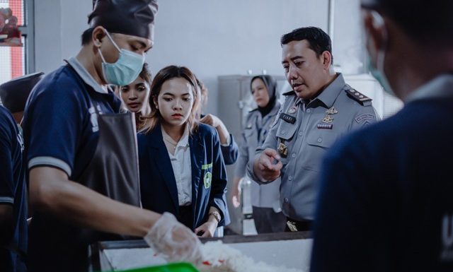 TINJAU PENYELENGGARAAN MAKANAN INSTITUSI, PULUHAN MAHASISWA JURUSAN GIZI POLTEKES KEMENKES DENPASAR LAKSANAKAN KUNJUNGAN DI RUTAN BANGLI.