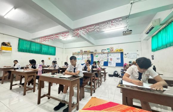 Sebanyak 257 Siswa SMP Dwijendra Denpasar Mengikuti Ujian Sumatif Akhir Jenjang.