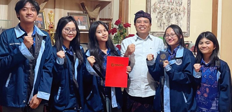 5 Orang Siswa SMA Negeri 1 Denpasar Sukses Meraih Medali Emas Dalam Ajang Shanghai Internasional Invention and Innovation Exhibition 2024.