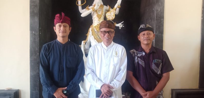 Ketua Yayasan Dwijendra, Dr. I Nyoman Satia Negara. SH. MH menghadiri Pelepasan Siswa  SMP Dwijendra Denpasar.